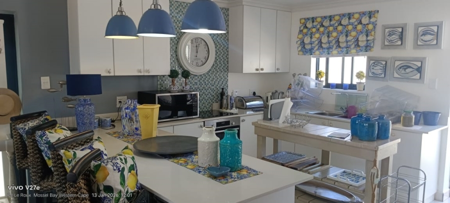 To Let 4 Bedroom Property for Rent in Hartenbos Central Western Cape